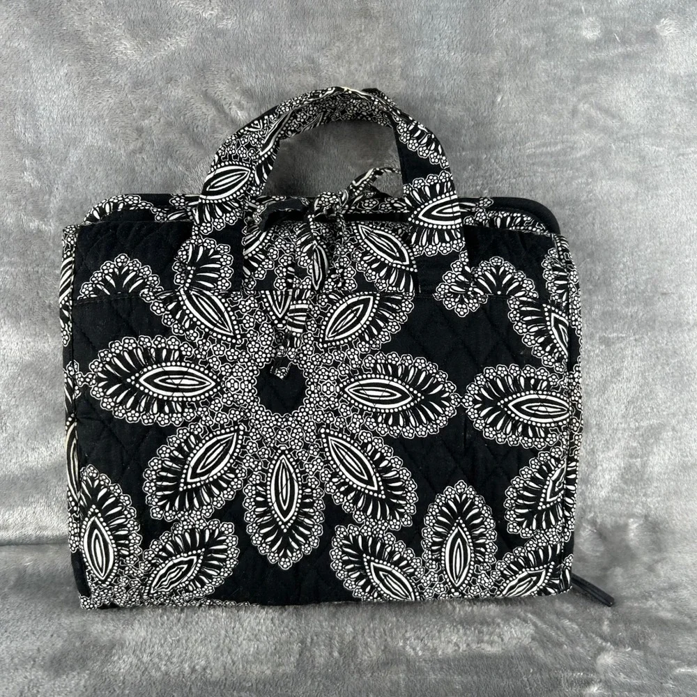 Vera Bradley Hanging Toiletry Travel Bag Black White Medallion Quilted Organizer